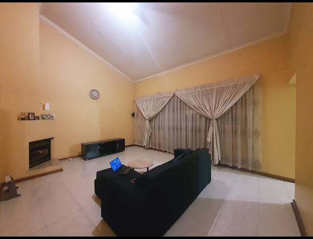 3 BEDROOM HOUSE RENTED IN DIEPKLOOF